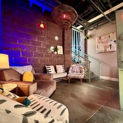 Easytalk - Another comfortable seating area