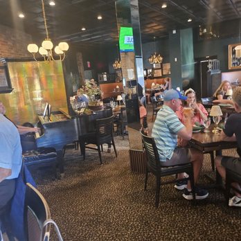 Cafe Trio - Sparsely Fill Dining Area - New American Near Me - Kansas City, Missouri