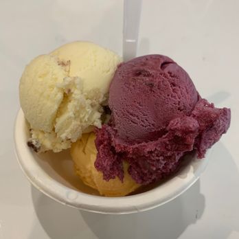 Big Spoon Creamery - Half flight is 3 flavors - Ice Cream & Frozen Yogurt Near Me - Birmingham, Alabama Big Spoon Creamery - Half flight is 3 flavors - Ice Cream & Frozen Yogurt Near Me - Birmingham, Alabama