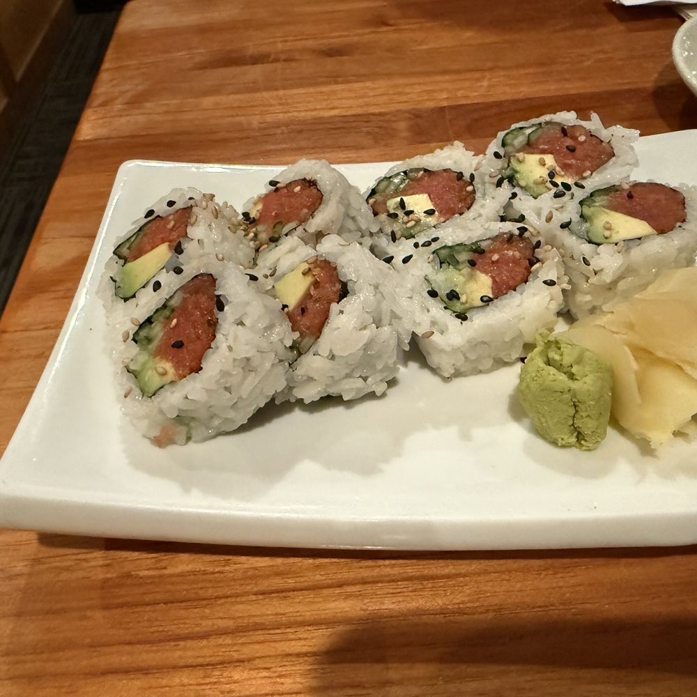 Kazoku - Spicy Tuna Roll (8 Pieces) - Sushi Bars Near Me - Edmonds, Washington