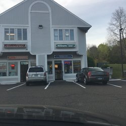 Middlebury's Best Yogurt, Smoothies, and Ice Cream - Very cute , family place to go I love it . Not bad price
