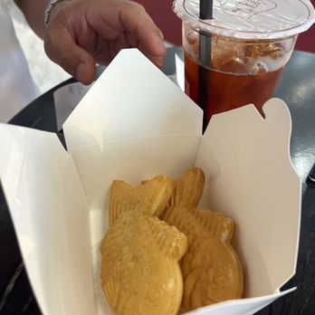 Kremee - 1 Ube and 1 Custard-filled Taiyaki with Thai Iced Tea - Ice Cream & Frozen Yogurt Near Me - Tulsa, Oklahoma