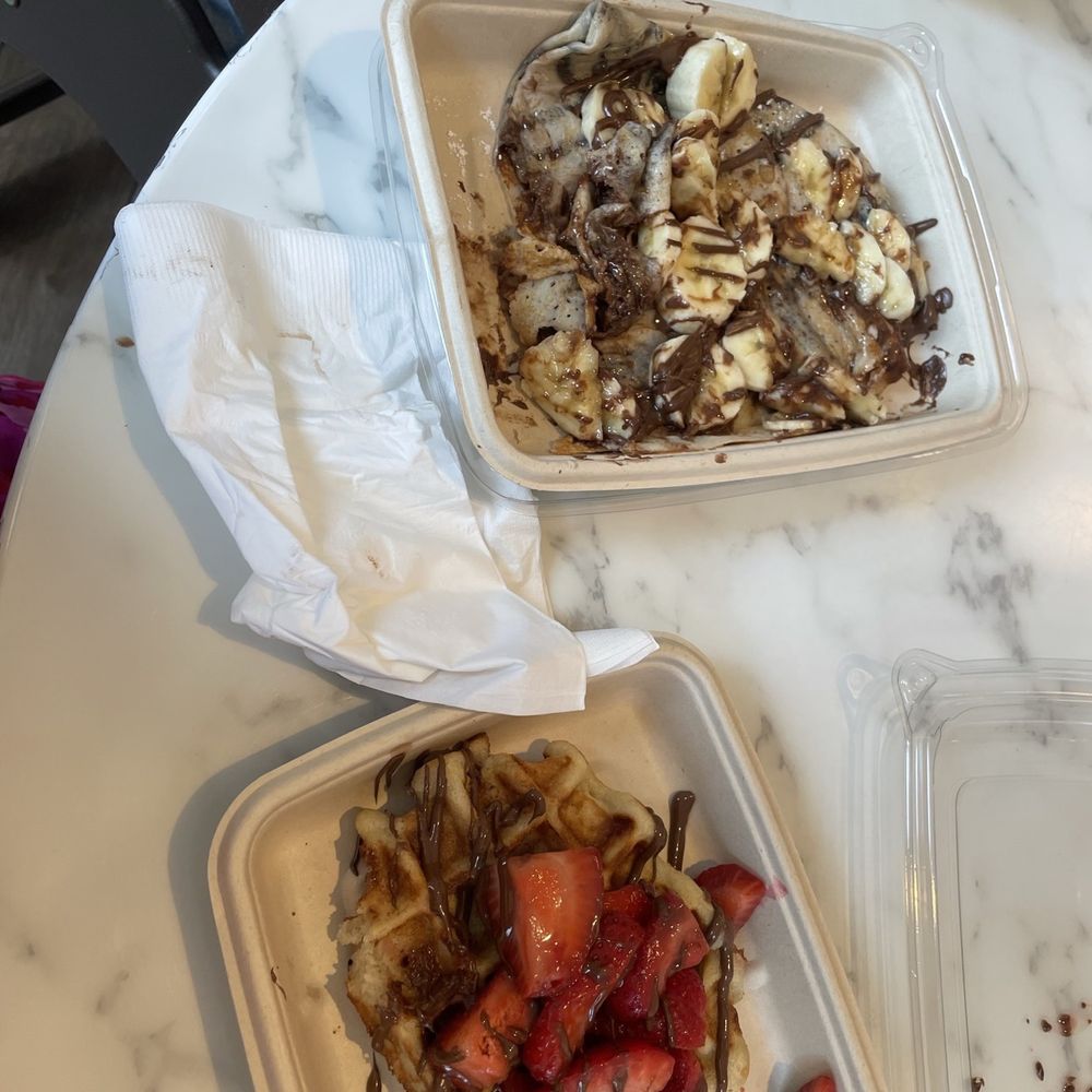 Nutella Cafe - Crepe with banana, waffle with strawberries - Desserts Near Me - Chicago, Illinois Nutella Cafe - Crepe with banana, waffle with strawberries - Desserts Near Me - Chicago, Illinois
