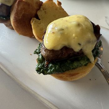 Willi's Wine Bar - Filet Mignon Sliders, Creamed Spinach, Whole Grain Mustard Bearnaise - Wine Bars Near Me - Santa Rosa, California Willi's Wine Bar - Filet Mignon Sliders, Creamed Spinach, Whole Grain Mustard Bearnaise - Wine Bars Near Me - Santa Rosa, California