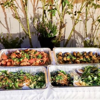 Hott Catering - Dishes: cánh gà xôi chiên, mì lobster, gỏi xoài, bò lá lốt. - Caterers Near Me - San Marcos, California Hott Catering - Dishes: cánh gà xôi chiên, mì lobster, gỏi xoài, bò lá lốt. - Caterers Near Me - San Marcos, California
