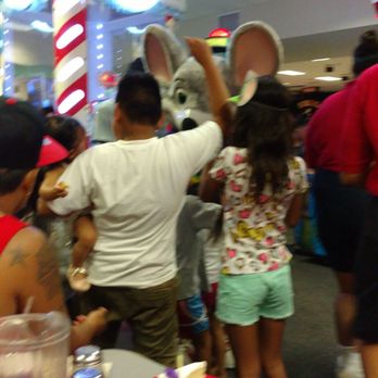 Chuck E. Cheese - Mobbed by kids - Pizza Near Me - Honolulu, Hawaii