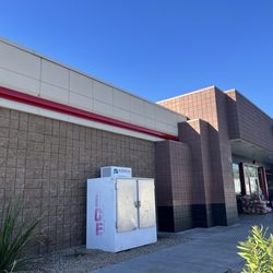 QuikTrip - Entrance