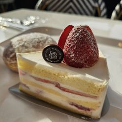 Paris Baguette - Strawberry short cake, was delicious!