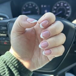 Distinctive Nails - French mami