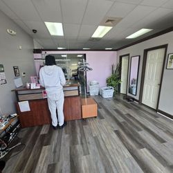 Lily's Cleaners & Alterations - Inside