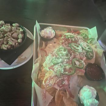 The Brass Tap - Nachos with chicken on the side - American Near Me - Philadelphia, Pennsylvania