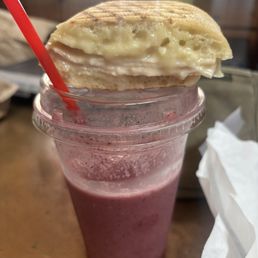 Roslyn ride (no bacon) + Berry smoothie