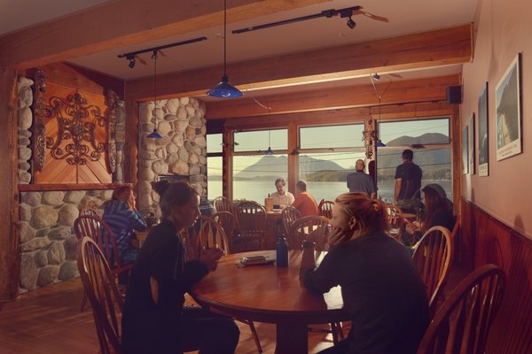 Tofino Hostel / HI Whalers On The Point Guesthouse by null