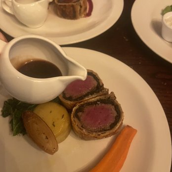 The Grenadier - Beef Wellington - Pubs Near Me - London, XGL The Grenadier - Beef Wellington - Pubs Near Me - London, XGL