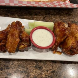 Stats Sports Bar and Grill - Classic Buffalo Wings