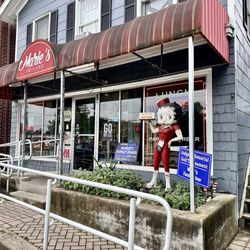 Marie's Family Diner - Roadside view