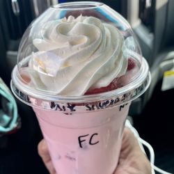 Fruit Revolution & Deli - Fresas con crema...strawberry and creme...
