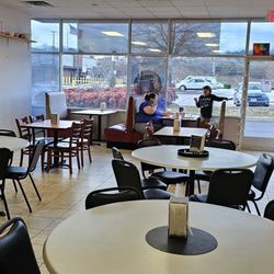 Hopper's Poppers Danville - There's plenty of open space.