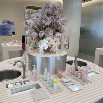 Glossier LA - Cosmetics & Beauty Supply Near Me - West Hollywood, California Glossier LA - Cosmetics & Beauty Supply Near Me - West Hollywood, California