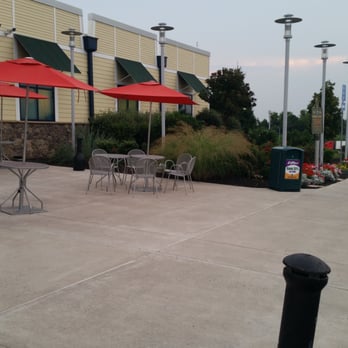 Allentown Service Plaza - Outside tables with umbrellas to eat at.... and pretty landscaping - Service Stations Near Me - Allentown, Pennsylvania