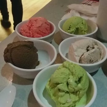Kiku - Ice cream choices: strawberry, mango, green tea, red bean, and chocolate (which was really rich) - Japanese Near Me - Markham, Ontario