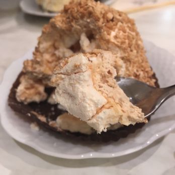 Aux Merveilleux de Fred - Bakeries Near Me - London, XGL Aux Merveilleux de Fred - Bakeries Near Me - London, XGL