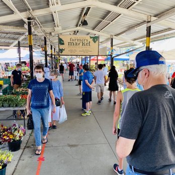 Ann Arbor Farmers Market - Plenty of space to social distance during my visit in the summer, but not everyone observed signage or one way arrows - Farmers Market Near Me - Ann Arbor, Michigan Ann Arbor Farmers Market - Plenty of space to social distance during my visit in the summer, but not everyone observed signage or one way arrows - Farmers Market Near Me - Ann Arbor, Michigan