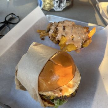Bunz Burger - Cheeseburger with fried egg - Hot Dogs Near Me - Huntington Beach, California