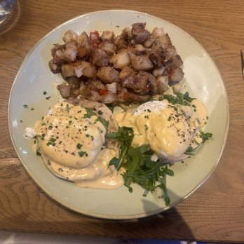 Hearth and Hill - Eggs Benedict - no meat - New American Near Me - Salt Lake City, Utah Hearth and Hill - Eggs Benedict - no meat - New American Near Me - Salt Lake City, Utah