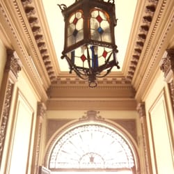 Asociación Española de Socorros Mutuos de Córdoba - Ingresando al lindo edificio de la Asociación Española de Socorros Mutuos de Córdoba