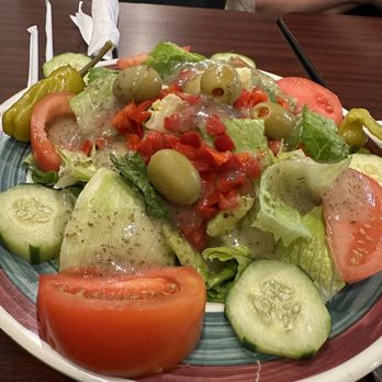 Villa Pizza - Garden Salad - Pizza Near Me - Las Vegas, Nevada