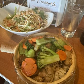 Vinameals - Chicken and Mushroom Clay Pot Rice - Vietnamese Near Me - Littleton, Colorado Vinameals - Chicken and Mushroom Clay Pot Rice - Vietnamese Near Me - Littleton, Colorado