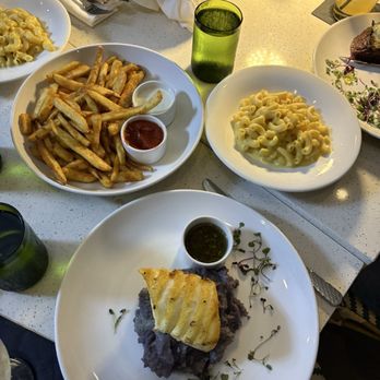 Dapper Dine & Lounge - Cocktail Bars Near Me - Riverside, California
