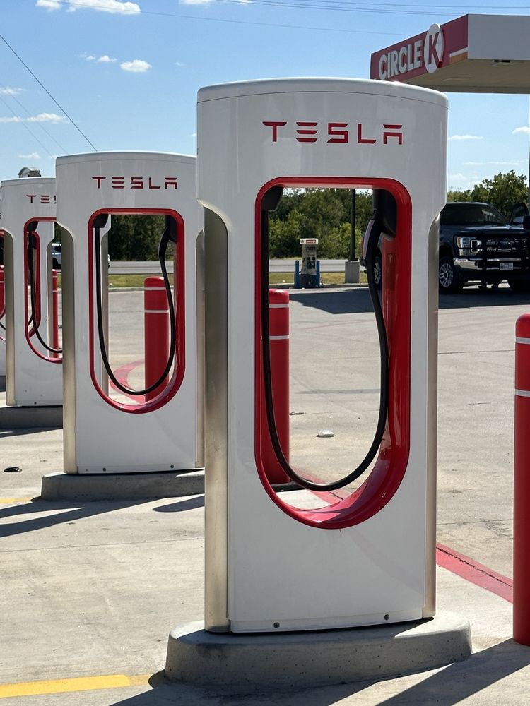 TESLA SUPERCHARGER Updated August 2024 6406 N IS 35 Frontage Rd