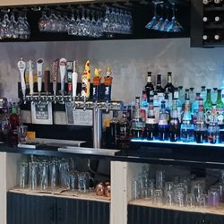 Danny's On Douglas - Bar/ Beer on tap