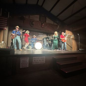 Blazin' M Ranch - Dolly Parton and Nancy Sinatra - New American Near Me - Cottonwood, Arizona