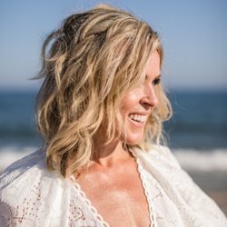 Rose Buatti Facials - Rose Buatti is a Ritz Carlton esthetician
offering all-inclusive, customizable
facials and treatments using luxury and plant based lines.