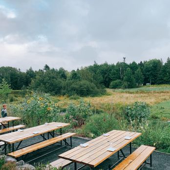 Sweet Pea's Cafe - Outdoor dining with a view of the fields - Cafes Near Me - Bar Harbor, Maine