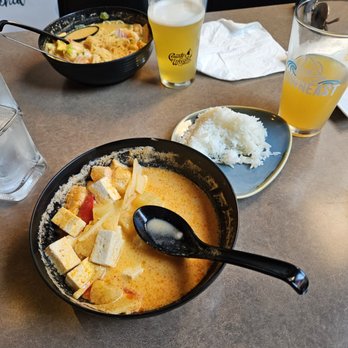 Blue Orchid - Pineapple curry W/tofu. Yellow curry W/shrimp. Ate the fried hot oil dumplings already. Downeast Cider & an IPA. - Pan Asian Near Me - New Haven, Connecticut