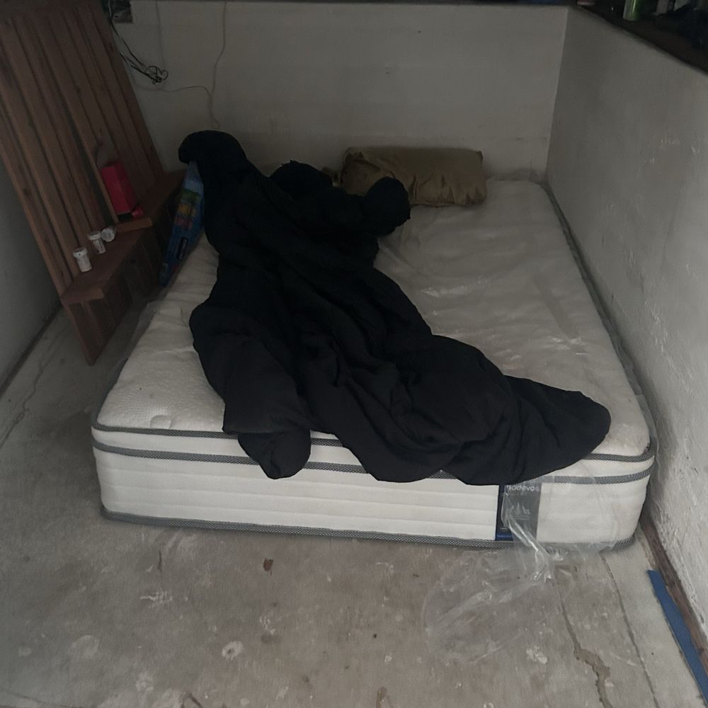 Crew2 - Where I'm trying to sleep - Flooring Near Me - Minneapolis, Minnesota Crew2 - Where I'm trying to sleep - Flooring Near Me - Minneapolis, Minnesota