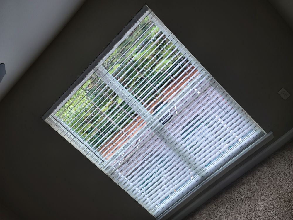 Slide of Premiere Handy