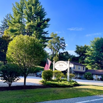 Cornwall Inn - Signage and parking - Hotels Near Me - Cornwall Bridge, Connecticut Cornwall Inn - Signage and parking - Hotels Near Me - Cornwall Bridge, Connecticut
