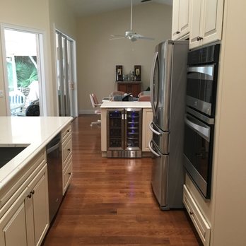 Design Works - Ms. Sheehan's kitchen - Pompeii Quartz Sunny Pearl countertops. - Interior Design Near Me - Sarasota, Florida Design Works - Ms. Sheehan's kitchen - Pompeii Quartz Sunny Pearl countertops. - Interior Design Near Me - Sarasota, Florida