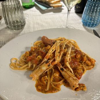 La Scala - Linguine gamberi rossi e scampi - Italian Near Me - Abano Terme, PD