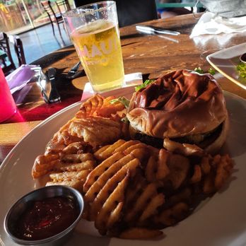 Gilligans Bar & Grill - Yummy food and great service.  Lots of screens for the sports and beautiful Maui sunsets - I highly recommend this place!! - Bars Near Me - Kihei, Hawaii
