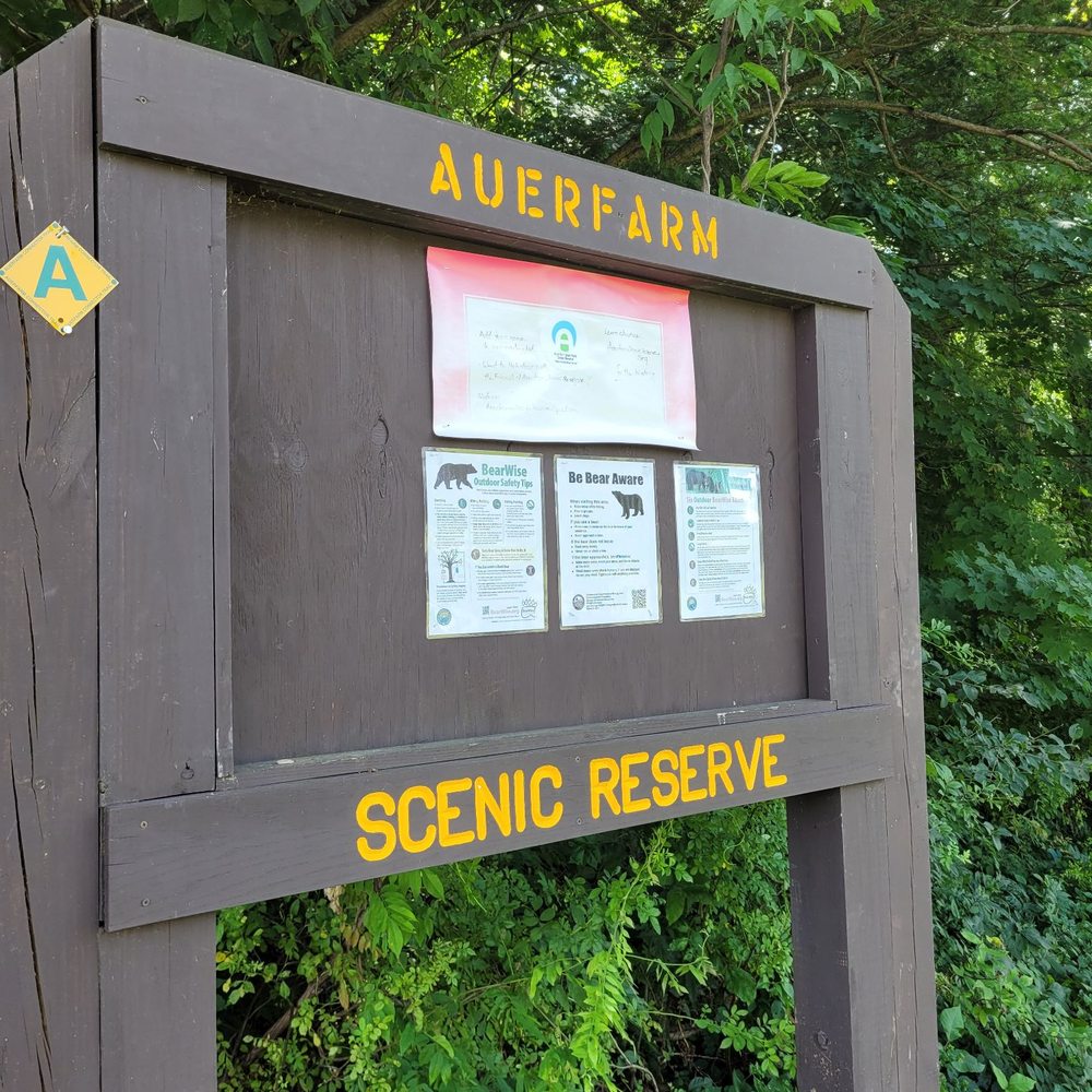 Auerfarm - Trail kiosk - Hiking Near Me - Bloomfield, Connecticut