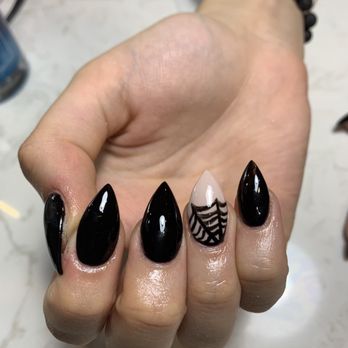 Hannah's Nail Spa - Nail Salons Near Me - La Grange, Illinois