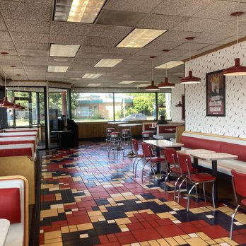 Burgerville - the interior of a fast food restaurant - Fast Food Near Me - Portland, Oregon Burgerville - the interior of a fast food restaurant - Fast Food Near Me - Portland, Oregon
