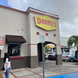 Denny's - Rótulo exterior