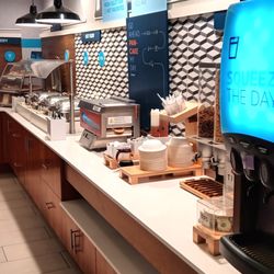 Holiday Inn Express Hauppauge-Long Island - Continental breakfast.